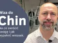 Wiza do Chin: poradnik jak wypełnić wniosek i na co zwrócić uwagę. Mężczyzna z brodą uśmiecha się do kamery.