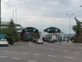 Kolejka samochodów na przejściu granicznym. Zastanawiasz się winieta co to? To opłata za przejazd autostradą.