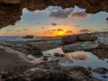 Ile trwa lot z Warszawy na Cypr? Sprawdź czas do Larnaki i Pafos.