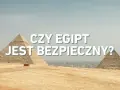 Piramidy w Gizie na tle miasta. Napis na zdjęciu: "Czy Egipt jest bezpieczny?".