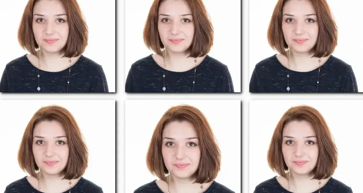 Sześć identycznych zdjęć do dowodu, spełniających wymagania. Kobieta w granatowej bluzce z naszyjnikiem patrzy prosto.