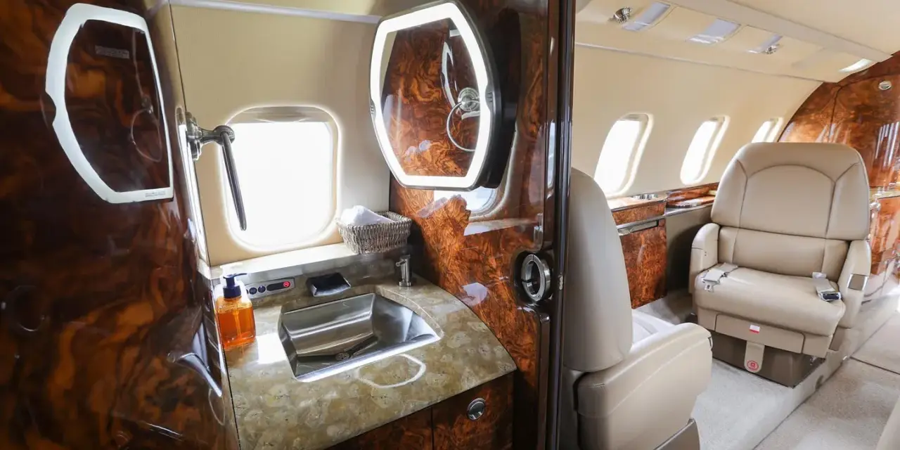 Ile kosztuje prywatny samolot? Przewodnik po cenach i Empty Legs