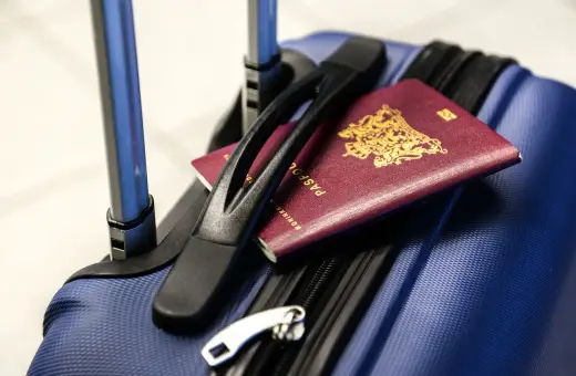 Gotowy do podróży z Pegasus Airlines? Bagaż i paszport czekają na przygodę.