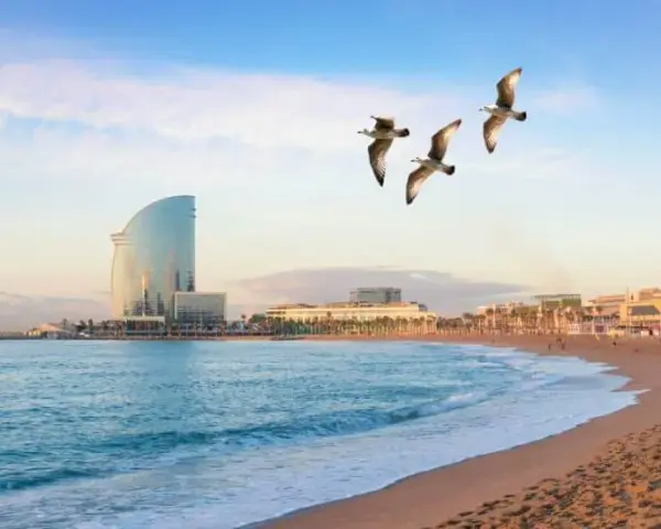 Ile trwa lot Barcelona Warszawa? Całkowity czas podróży i czynniki