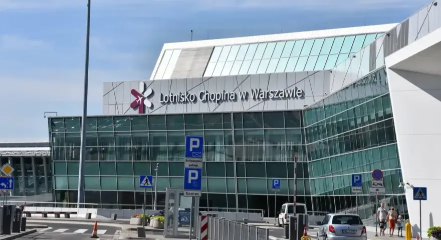Lotnisko Chopina: Jak się poruszać? Przewodnik bez stresu