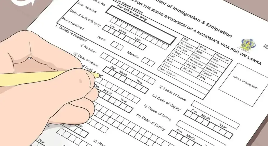 Wypełnianie wniosku o wizę do Sri Lanki. Ręka z żółtym pisakiem uzupełnia formularz "APPLICATION FOR THE ISSUE/EXTENSION OF A RESIDENCE VISA FOR SRI LANKA".