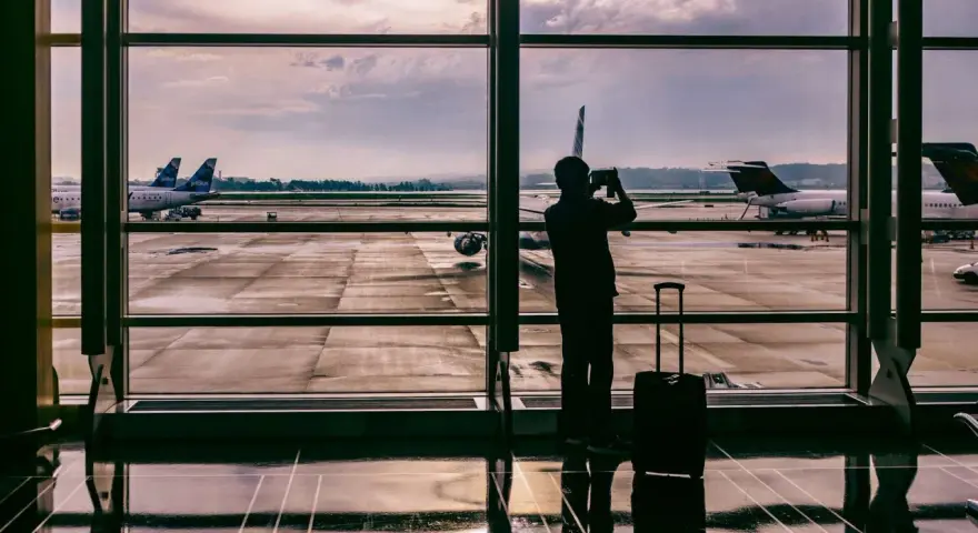 Płyny do Wizz Air: 100 ml, 1 litr i wyjątki. Spakuj bez stresu!