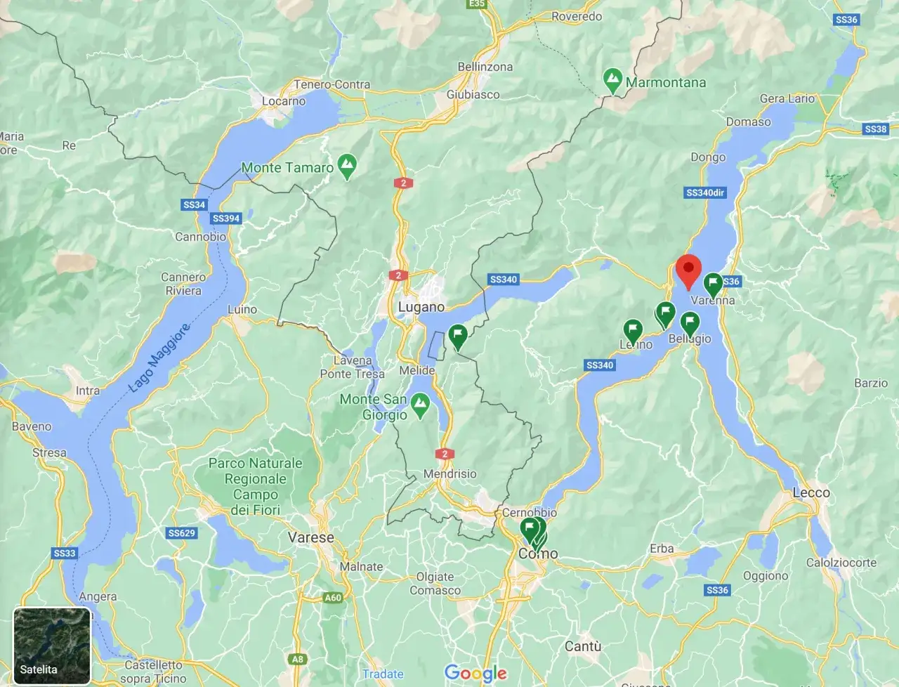 Mapa północnych Włoch z zaznaczonym jeziorem Como i jego plażami. Widać Lugano, Bellagio i Varennę.